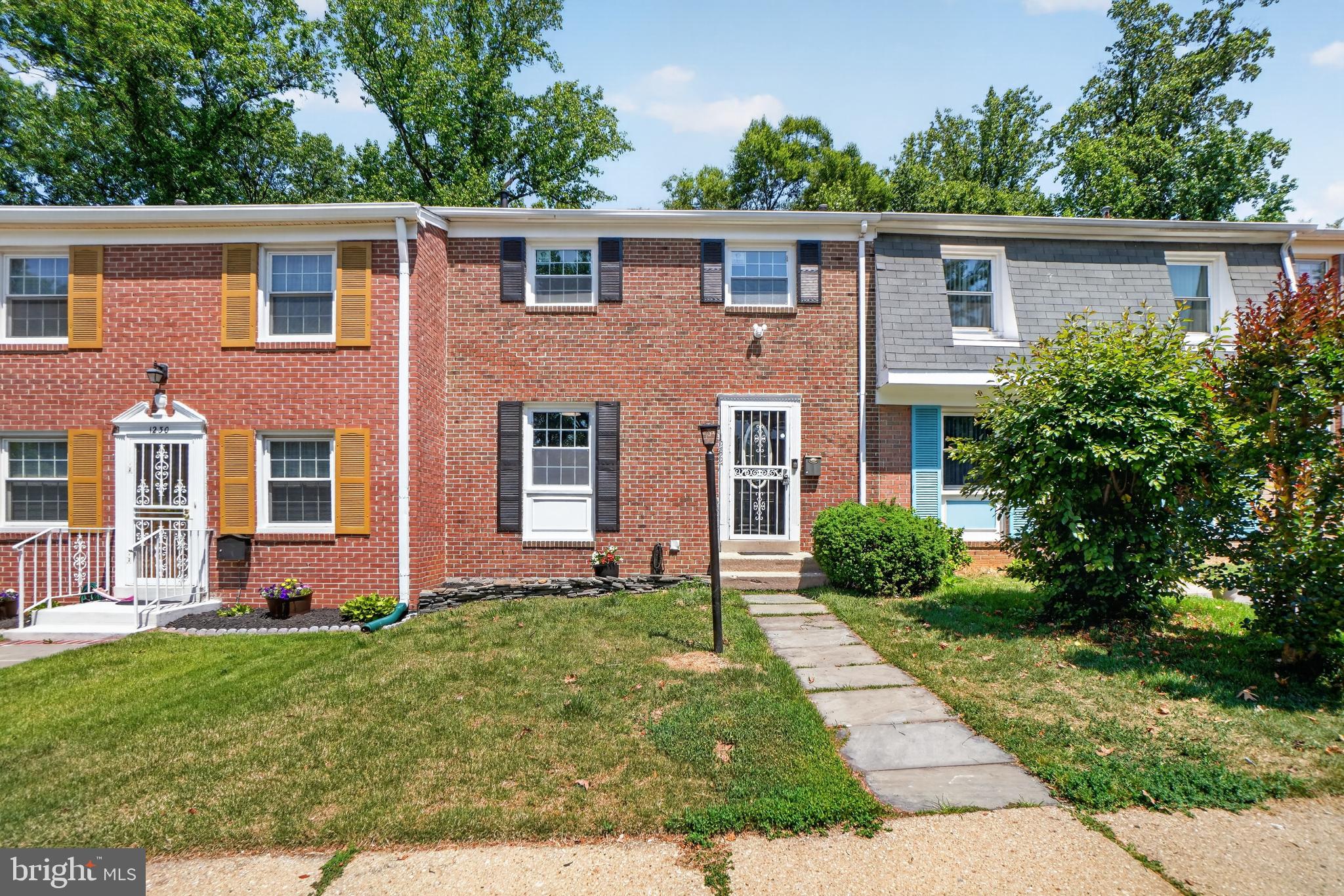 PINEWOOD HILL - Residential