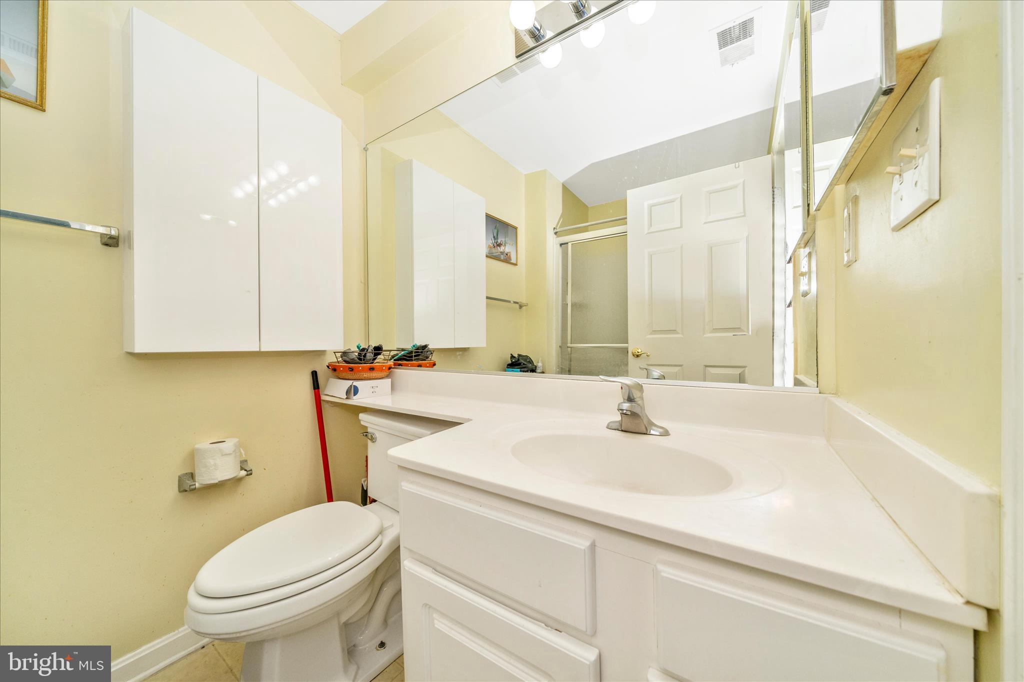 GREENBELT LAKE VILLAGE - Residential Lease