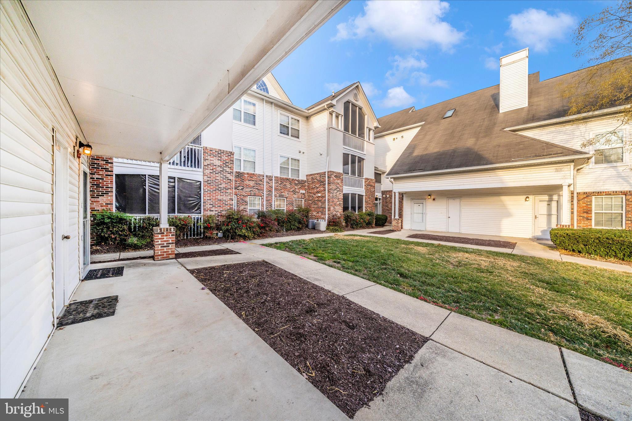 6520 LAKE PARK DRIVE #201