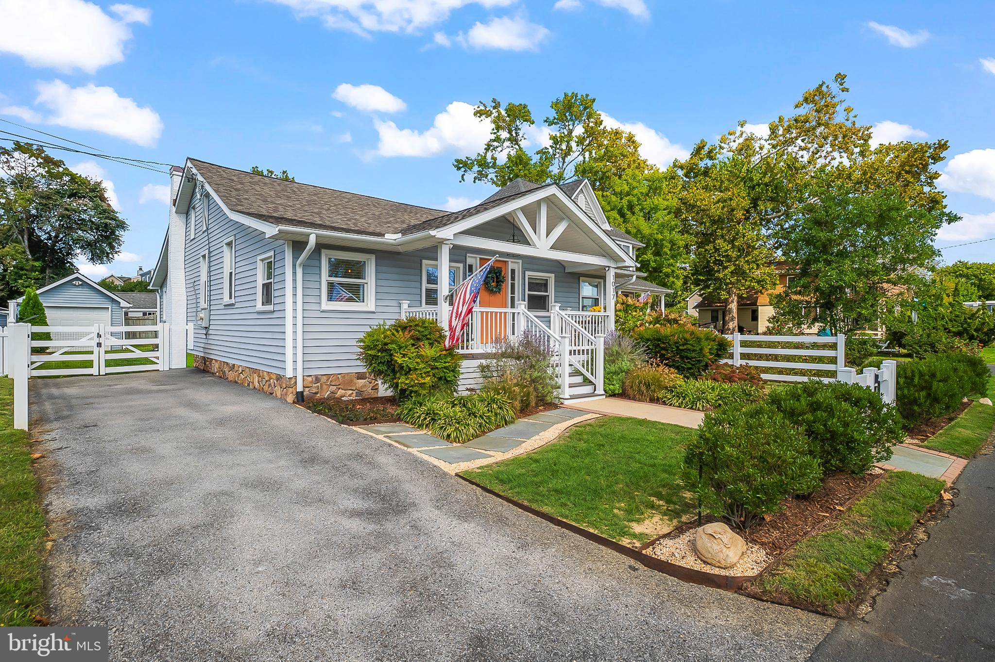 1017 SHORE DRIVE