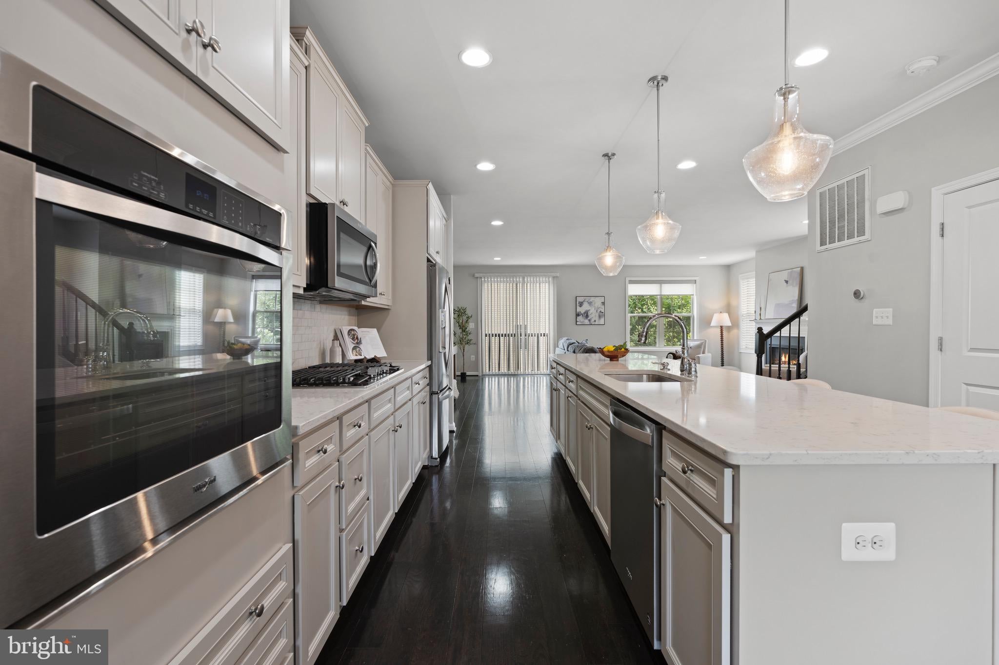 6725 PINCHOT LANE