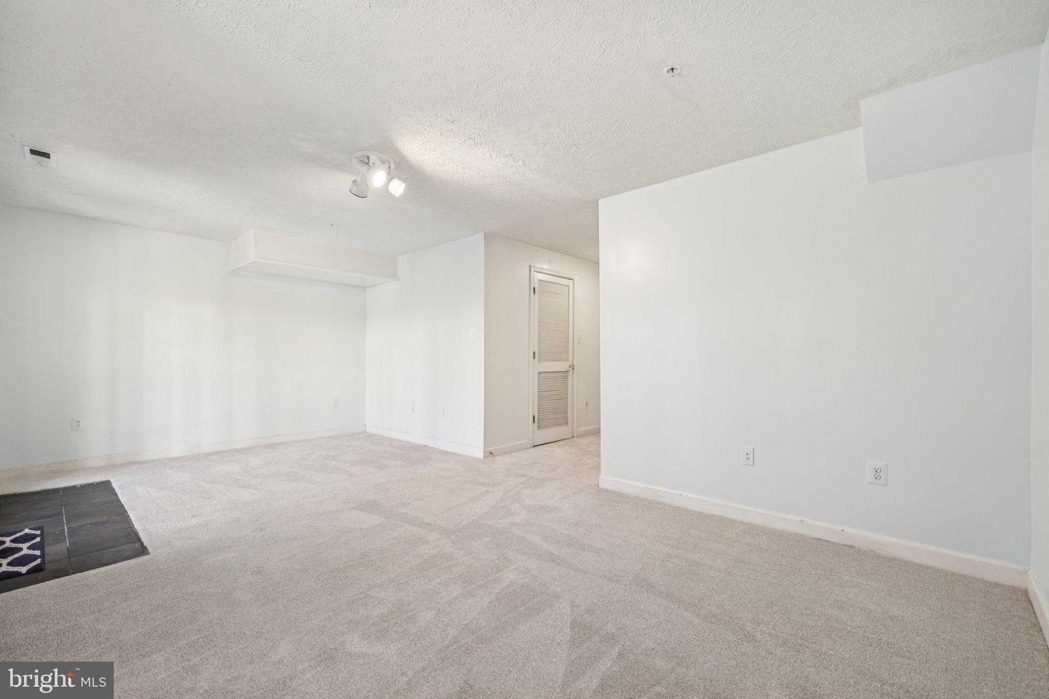 SPRING RIDGE - Residential