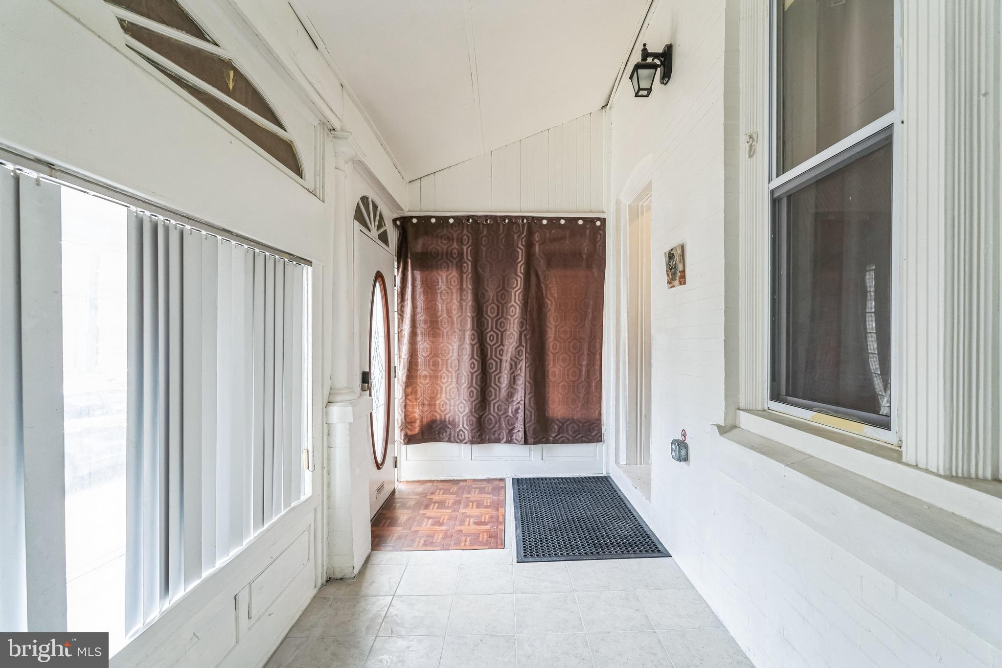 UNIVERSITY CITY - Residential Lease