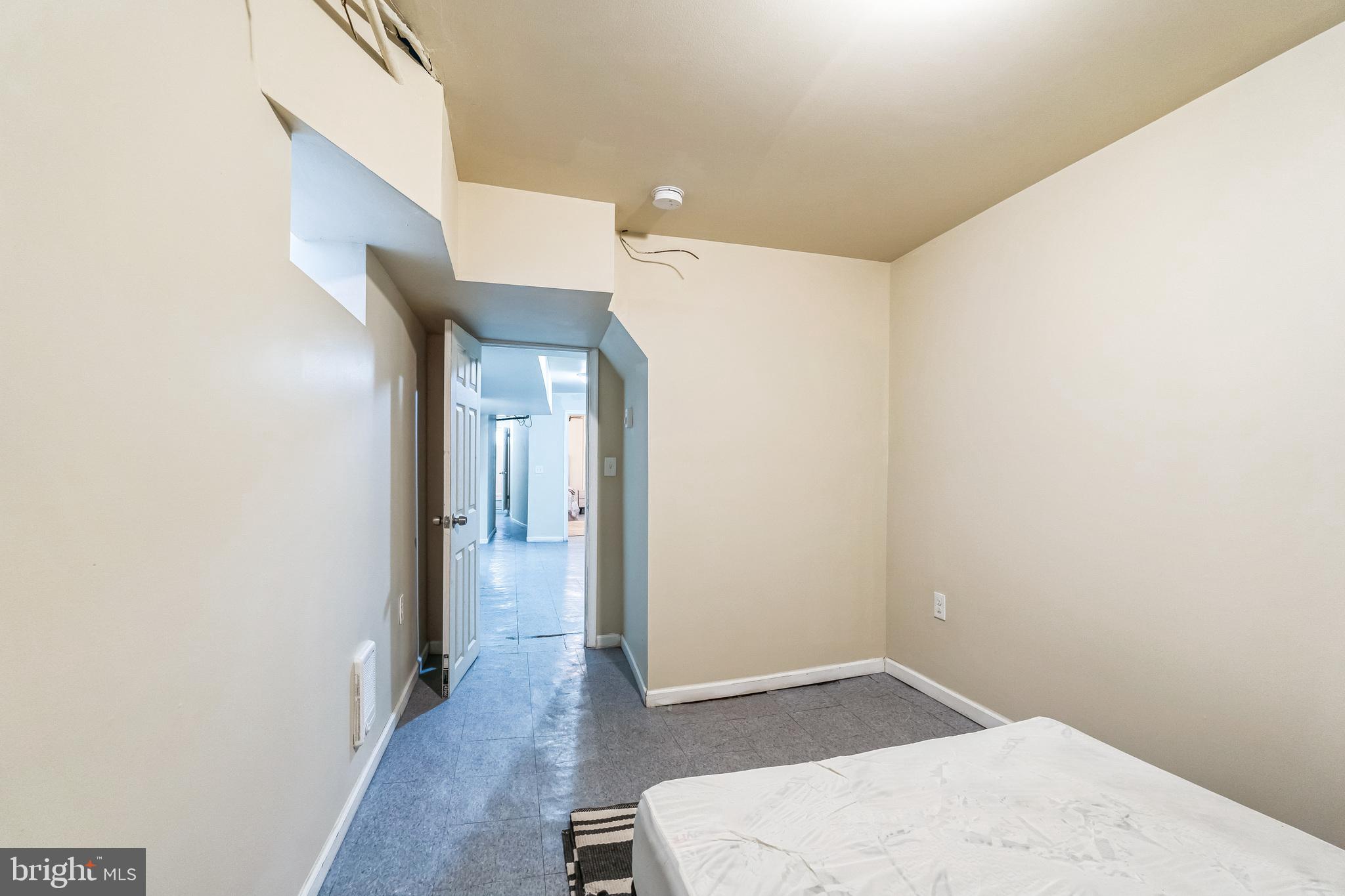 UNIVERSITY CITY - Residential Lease