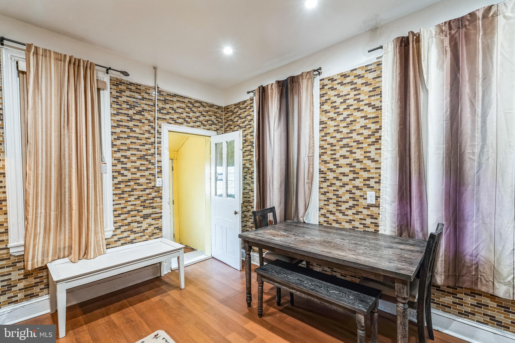 UNIVERSITY CITY - Residential Lease