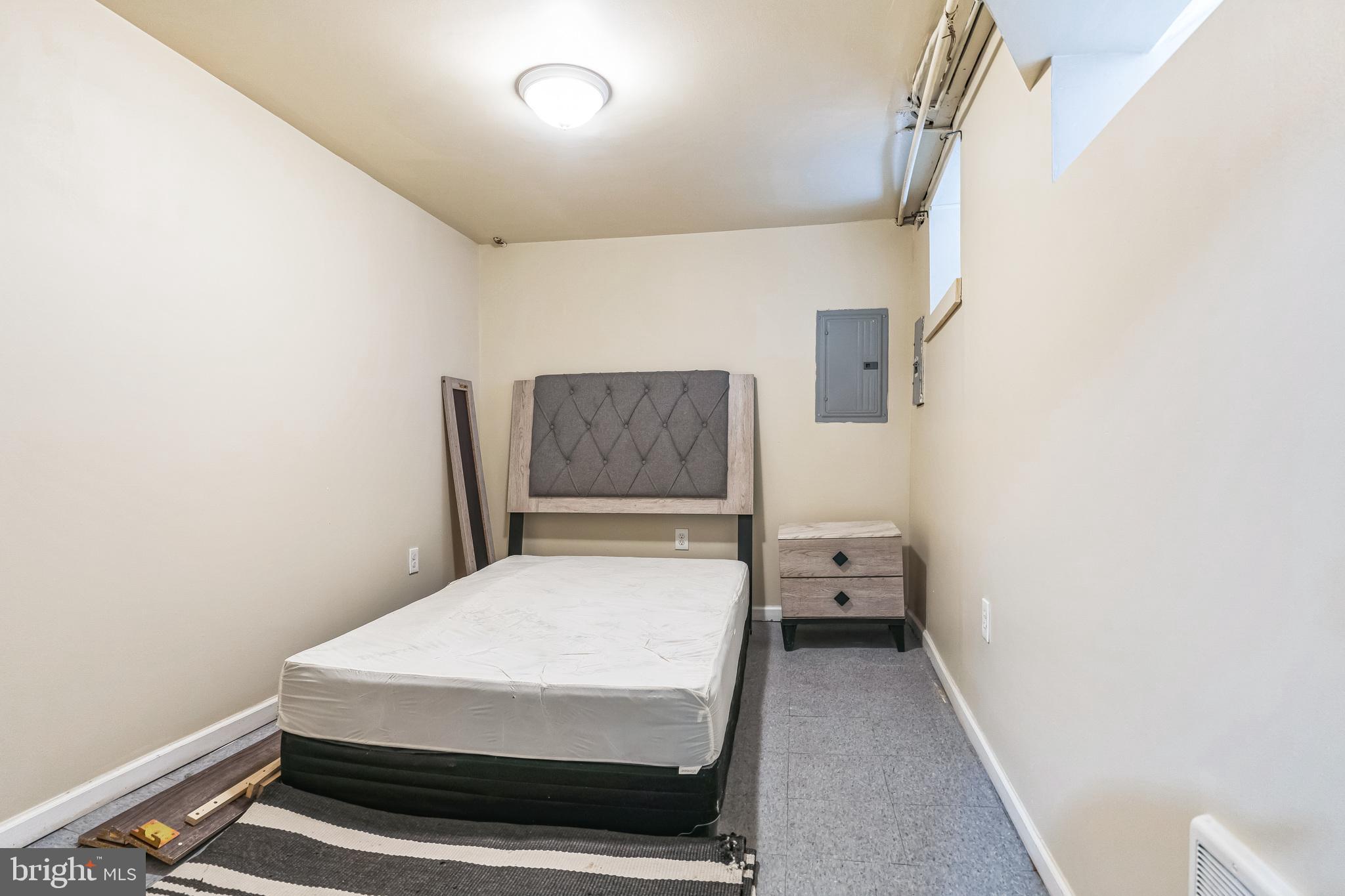 UNIVERSITY CITY - Residential Lease