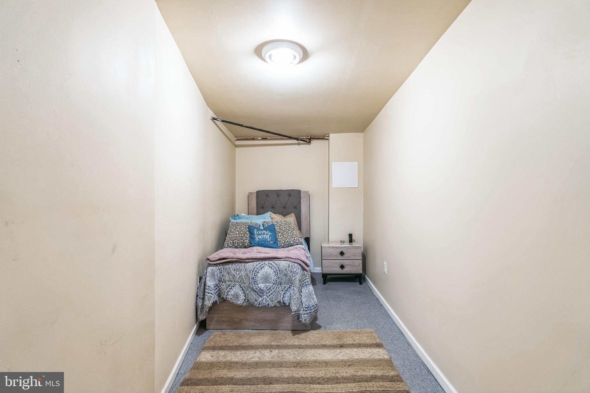 UNIVERSITY CITY - Residential Lease