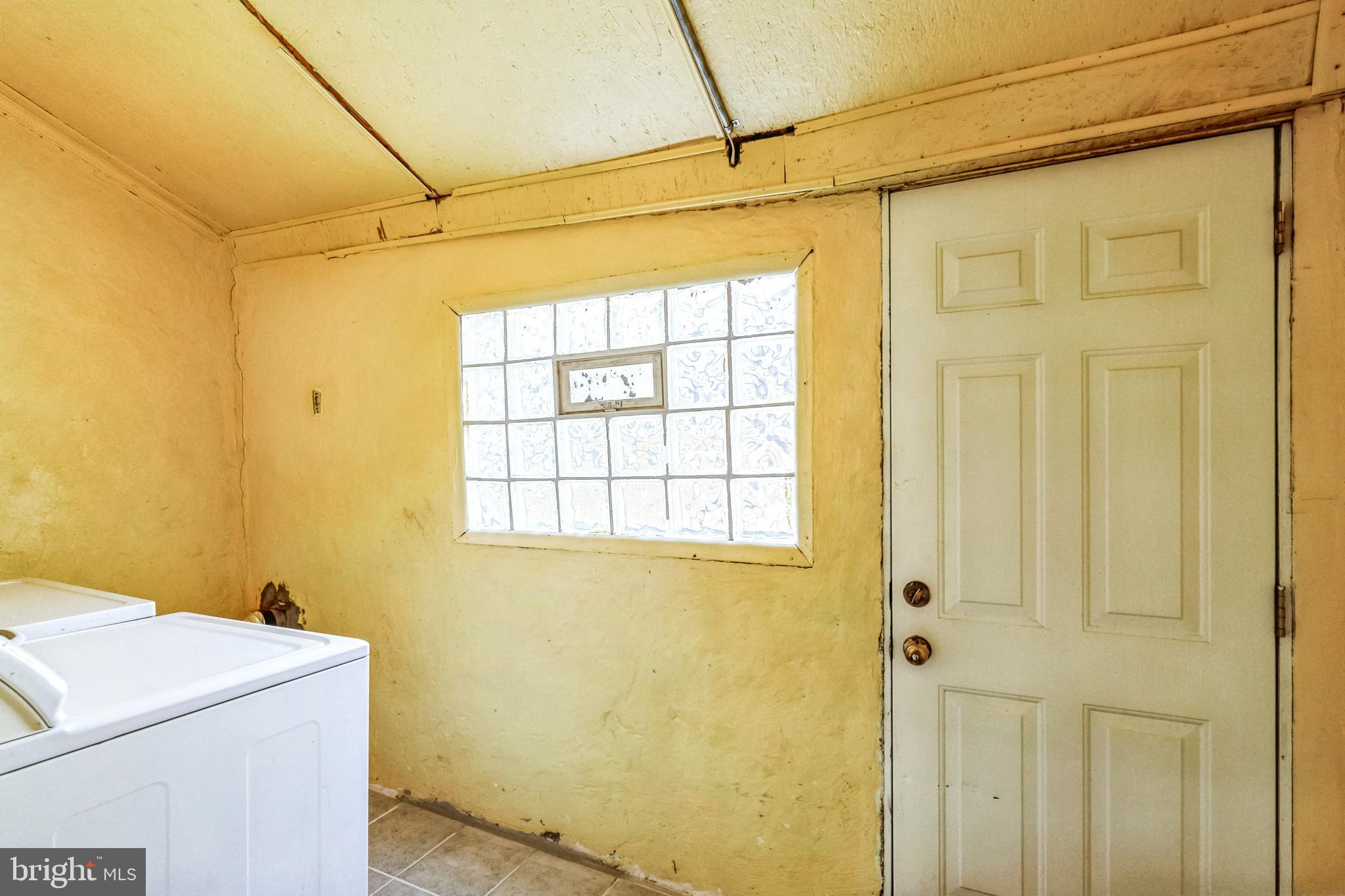 UNIVERSITY CITY - Residential Lease