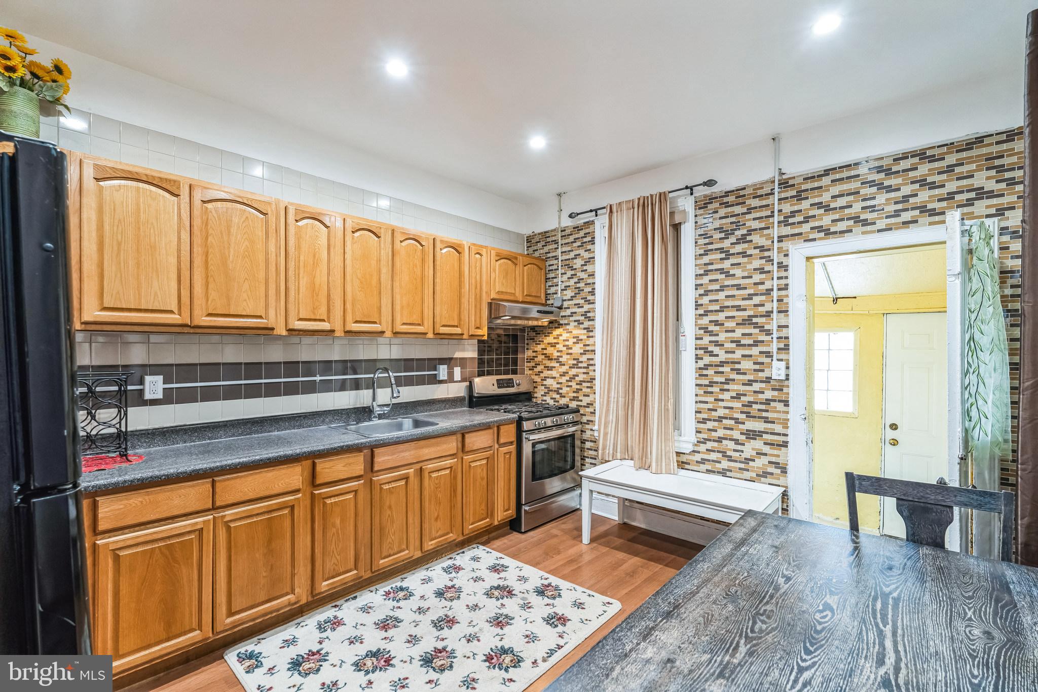 UNIVERSITY CITY - Residential Lease