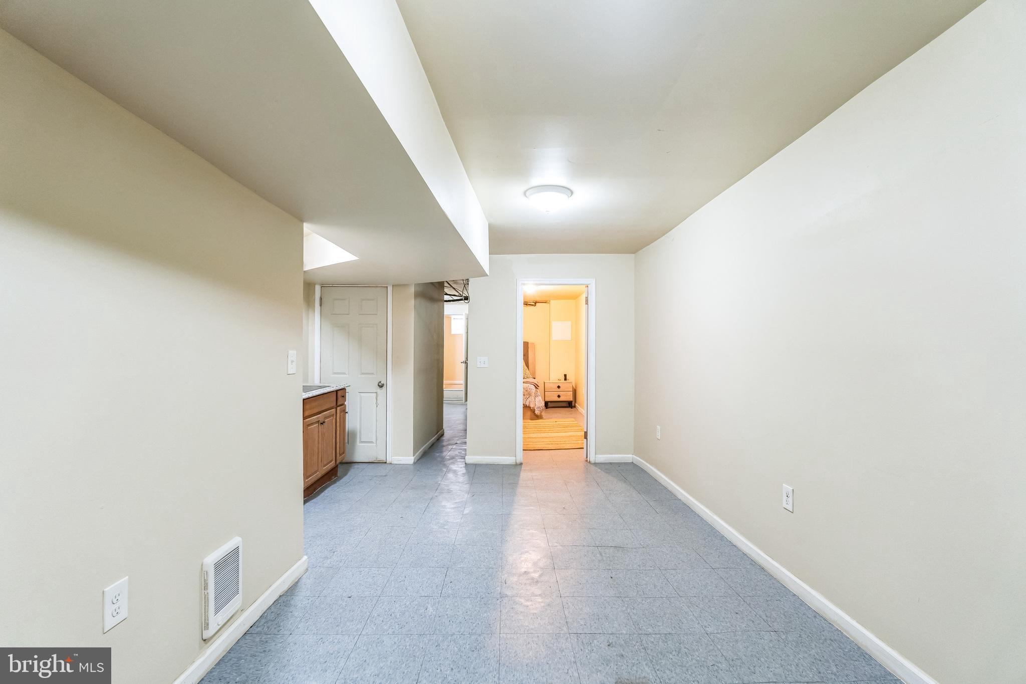 UNIVERSITY CITY - Residential Lease