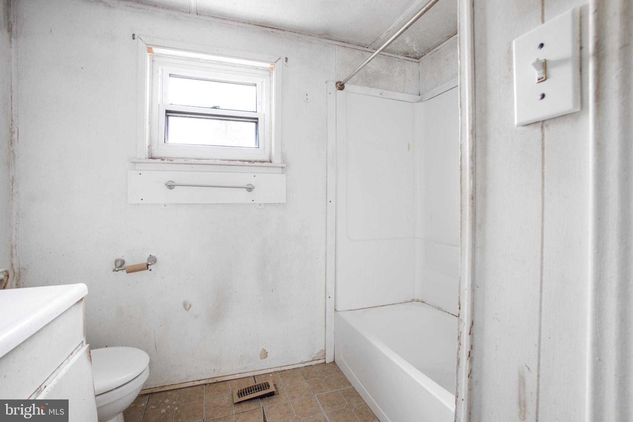 DU MAR ESTATES - Residential