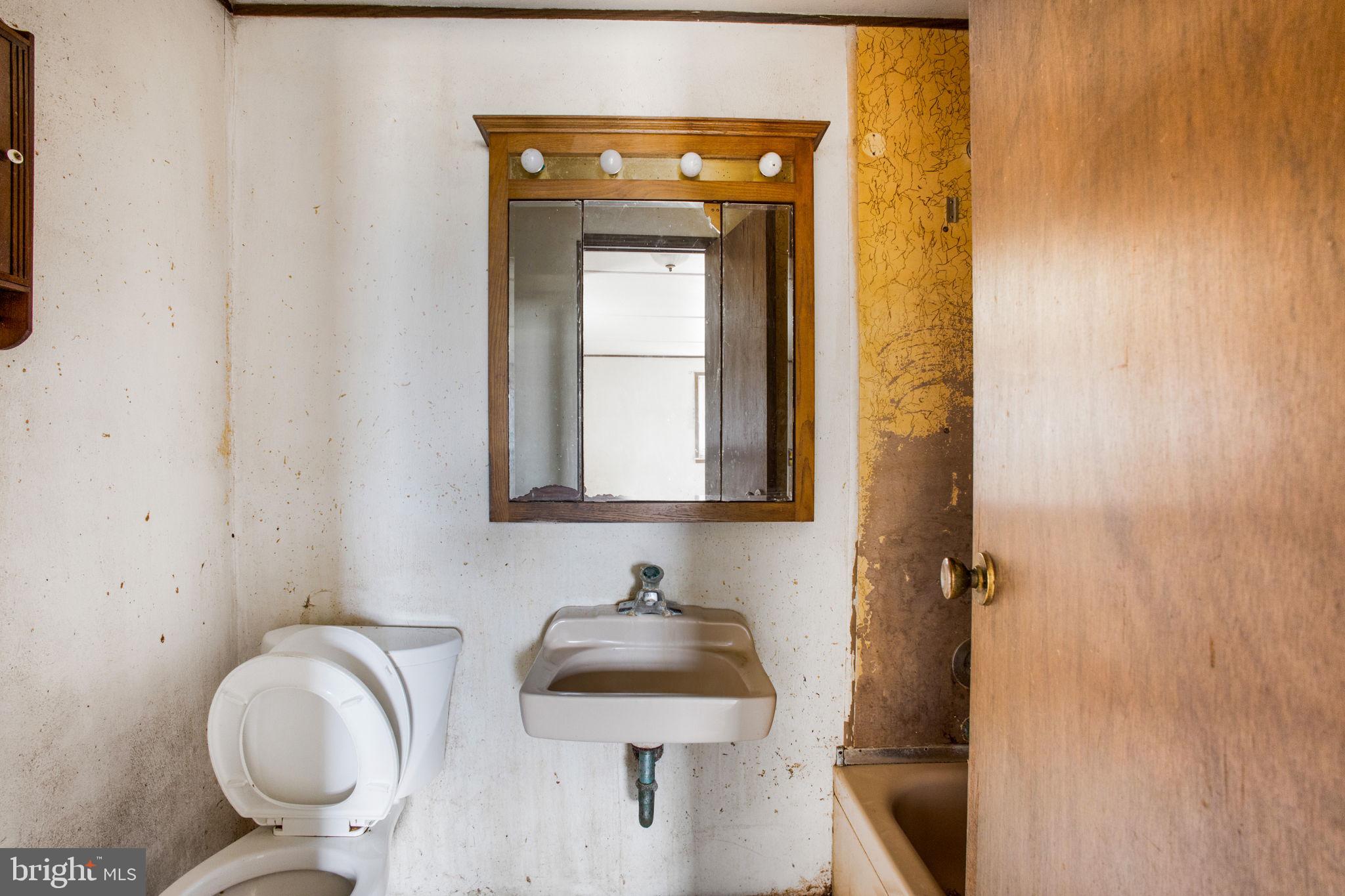 DU MAR ESTATES - Residential