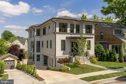 Photo of 135 N Edgewood Street, ARLINGTON, VA 22201 (MLS # VAAR2071656)