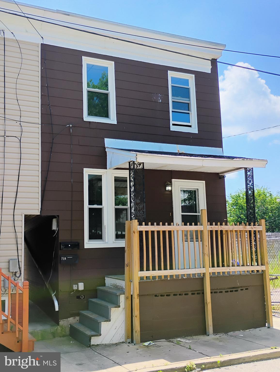 Affordable two bedroom home in York city! Here is your chance to own for less than rent or add to your rental portfolio! New natural gas furnace and off street parking! Schedule your showing today!