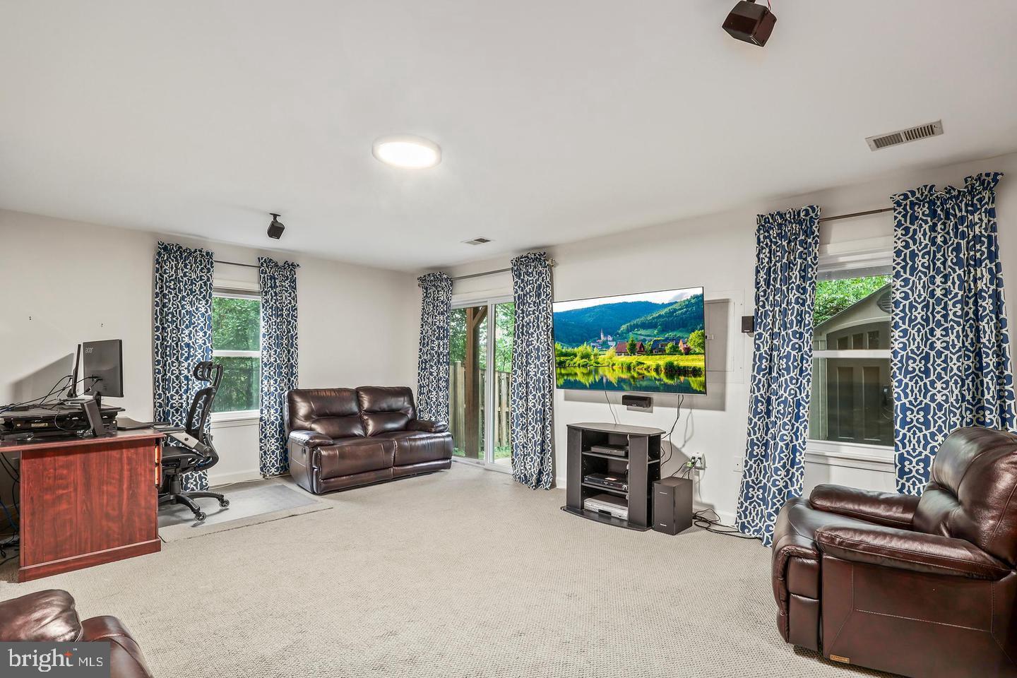 SKYLINE HOMES - Residential Lease