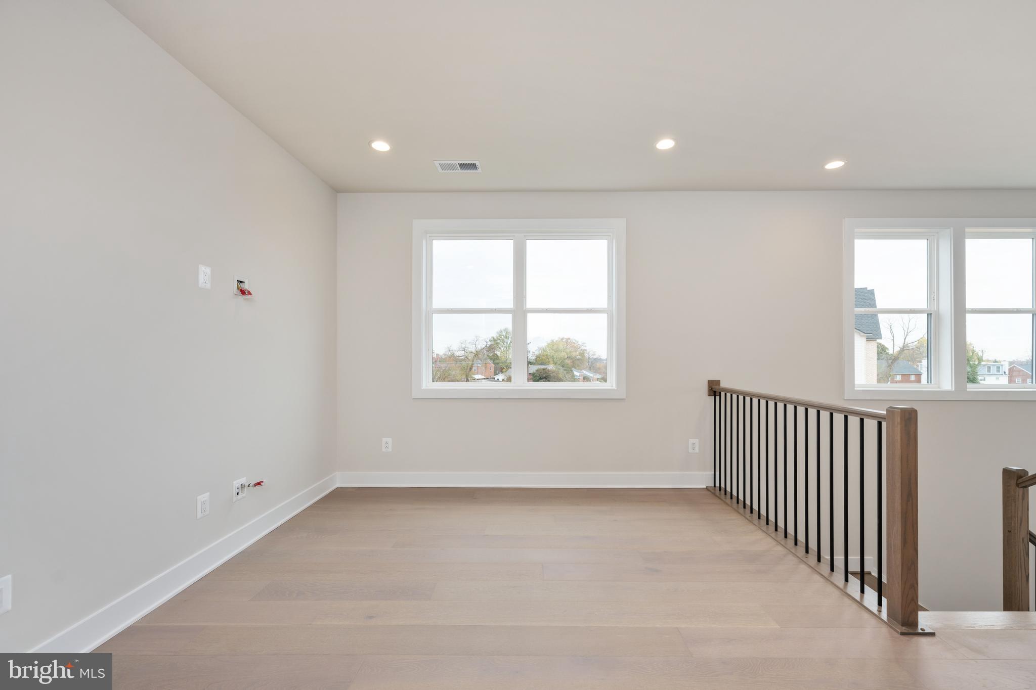 884 N. MANCHESTER STREET