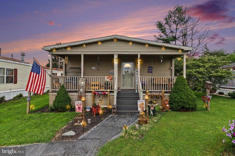 Mobile Home For Sale - 132 Amber Circle<br/> NEW HOLLAND, PA 17557