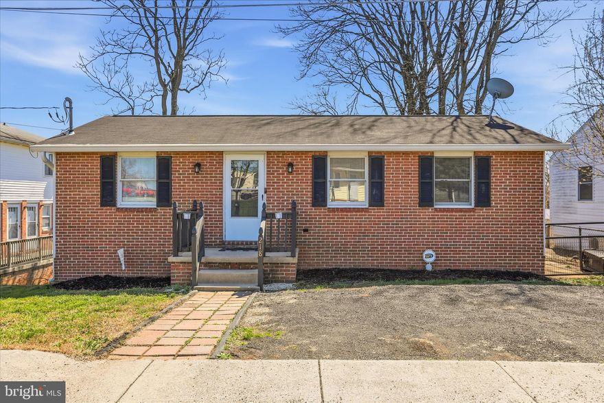 This charming 3-bedroom, 1-bathroom rancher offers the perfect blend of some modern updates and easy, single-level living. The interior has an updated bathroom, newer kitchen appliances, hardwood floors, and is freshly painted. The standout feature of this home is the large, flat backyard which is fully fenced for privacy and safety. 

SINGLE-LEVEL LIVING: No stairs to navigate. A compact, low-maintenance footprint that is easy to heat, cool, and clean.; 3 VERSATILE BEDROOMS: Perfect for a primary suite, a home office, and a guest room or nursery; GREAT YARD: Level back lot that is easy to maintain and a deck great for entertaining.

Whether you’re looking to enjoy your morning coffee in your updated kitchen or host a summer gathering in your private yard, this small rancher is a big opportunity to own a piece of comfort and convenience. PLUS the house is perfectly located, not only to major roads, shopping, and dining, but also walking distance to Jefferson Medical Center.