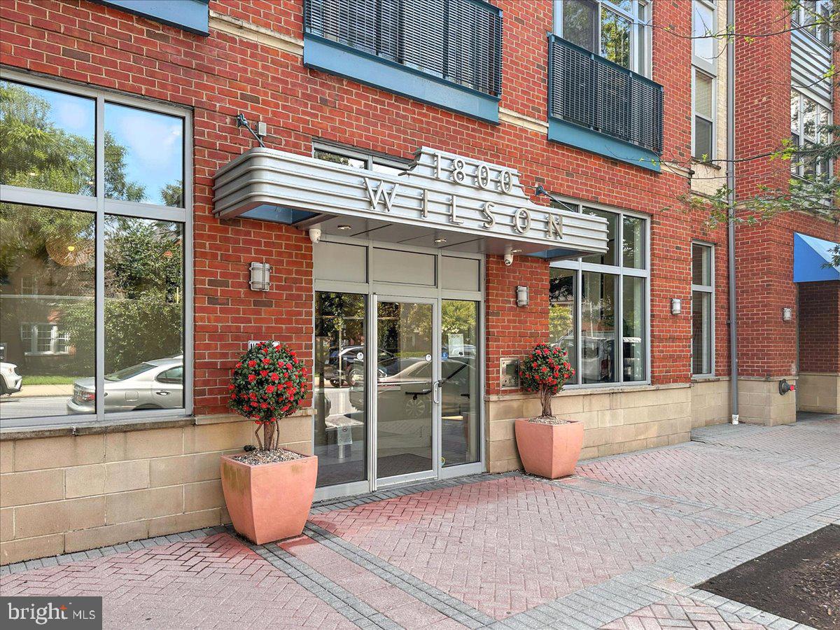 1800 WILSON - Residential Lease