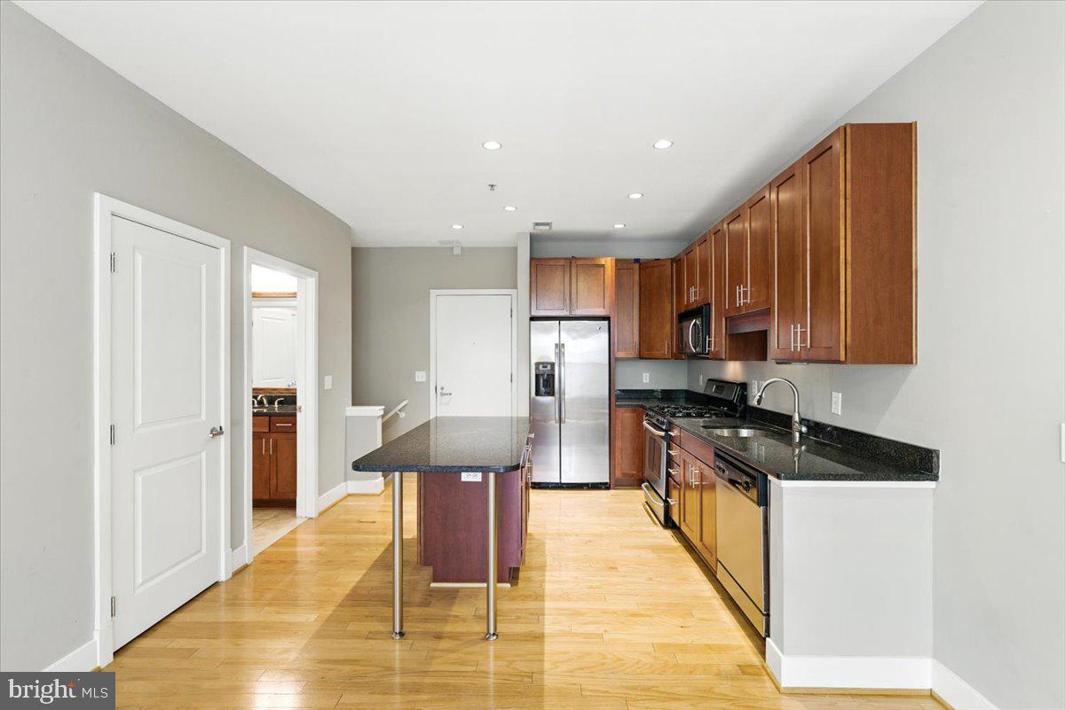 1800 WILSON - Residential Lease