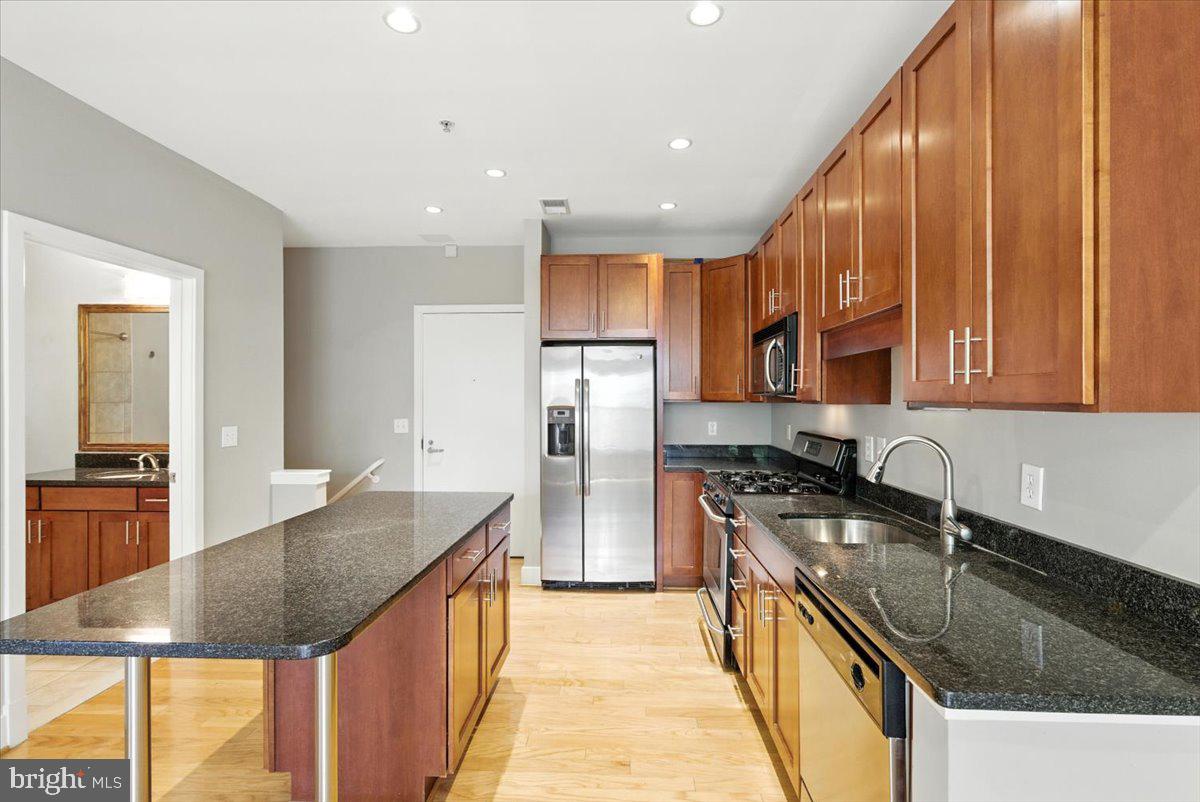 1800 WILSON - Residential Lease