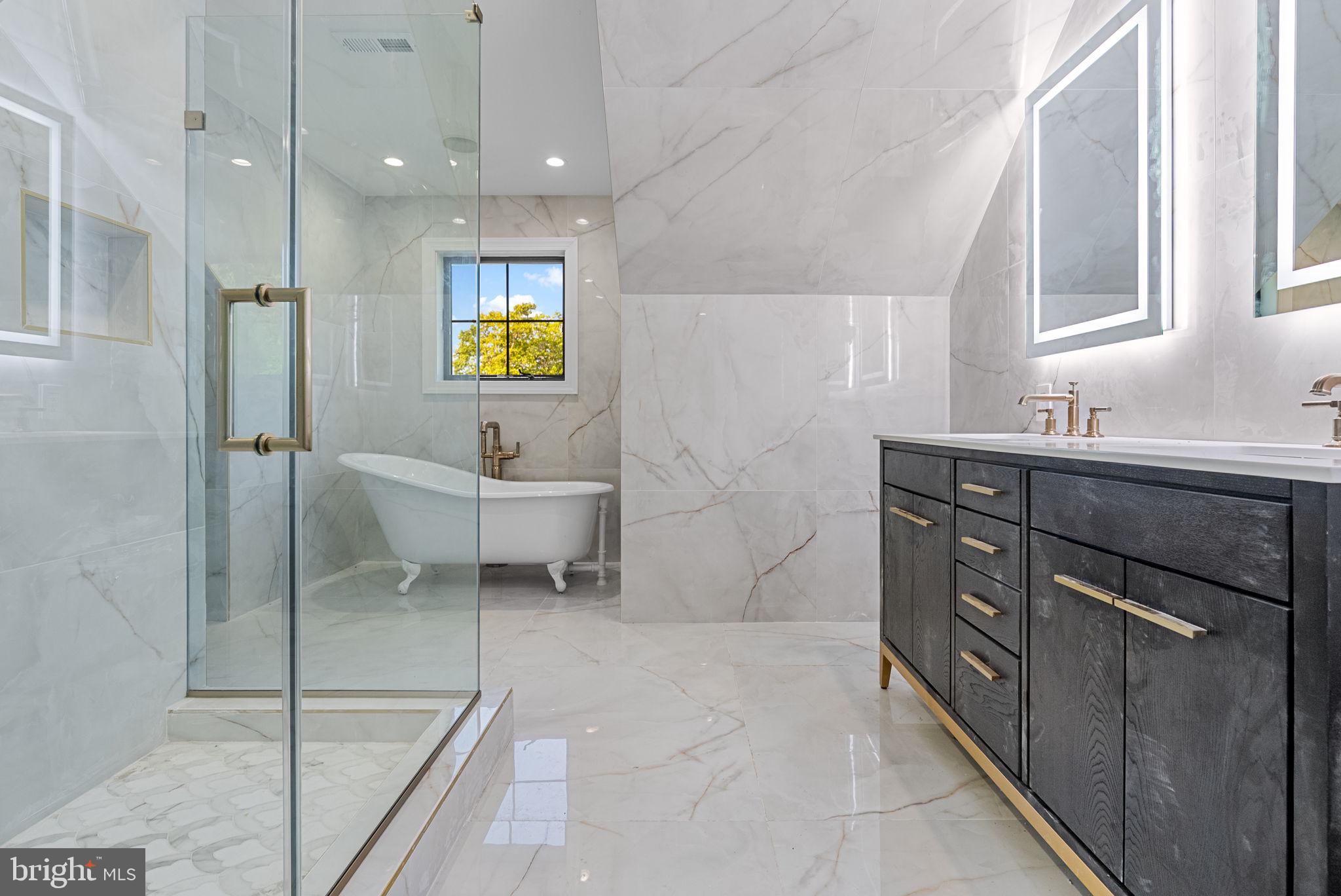 BIG BOULDER LAKE - Residential