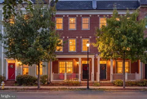 Townhouse For Rent - 912 N Alfred Street<br/> ALEXANDRIA, VA 22314