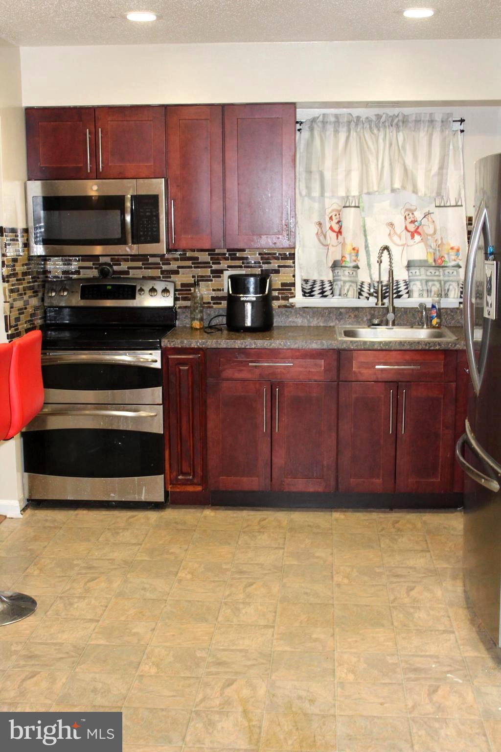 FORESTVILLE CENTER - Residential