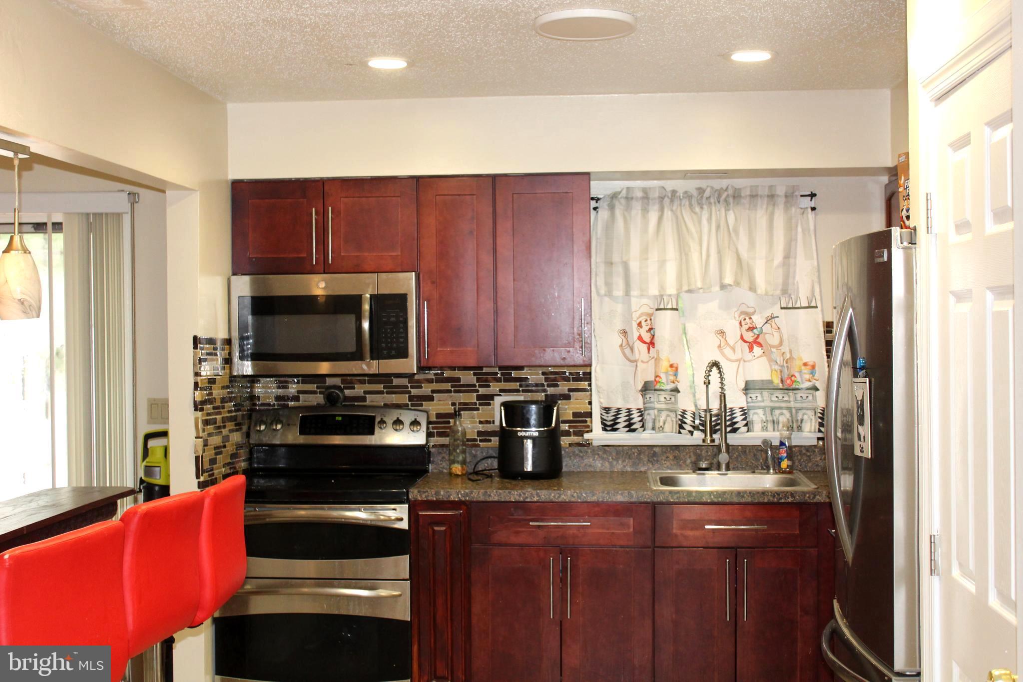 FORESTVILLE CENTER - Residential