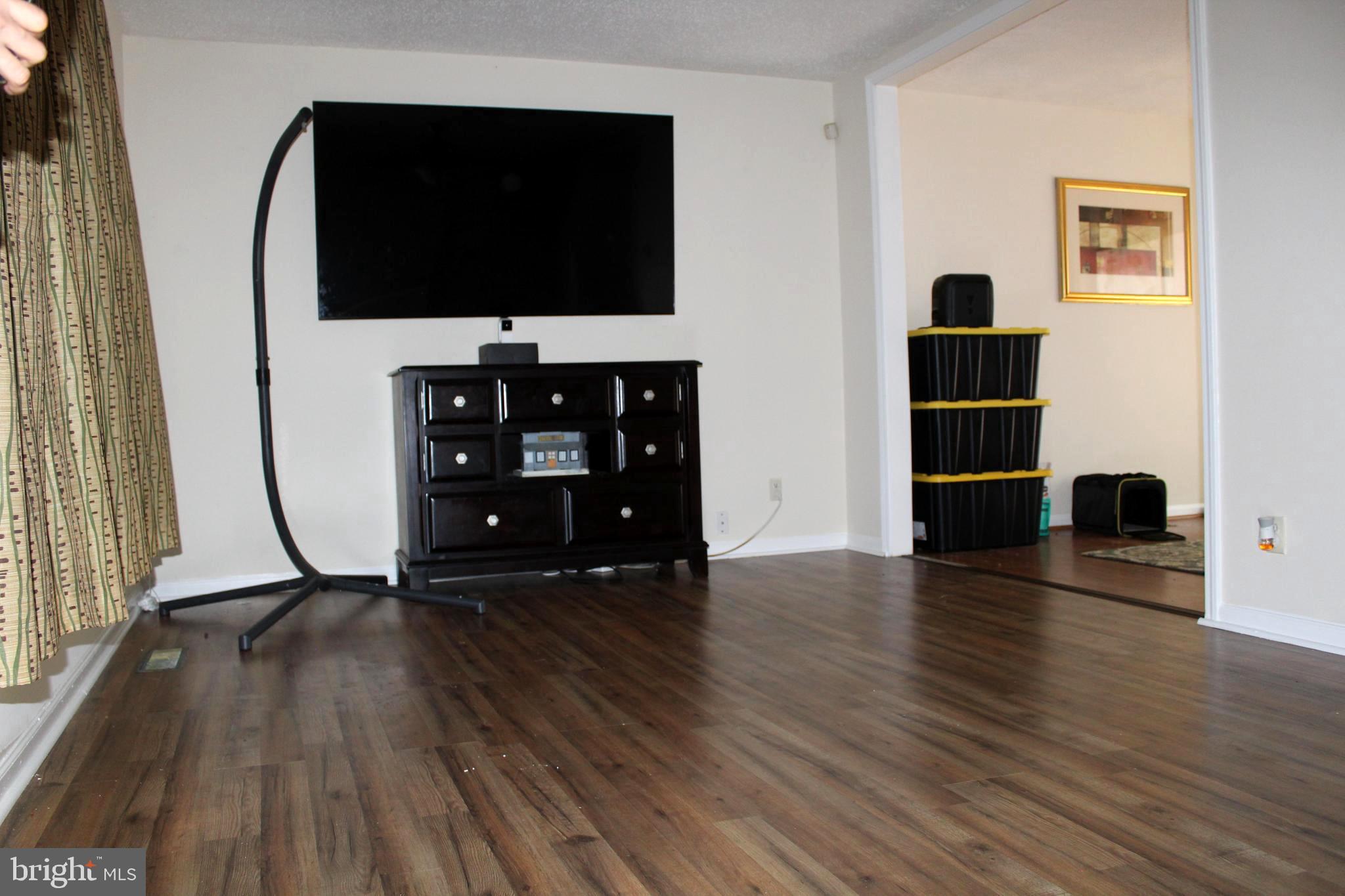 FORESTVILLE CENTER - Residential