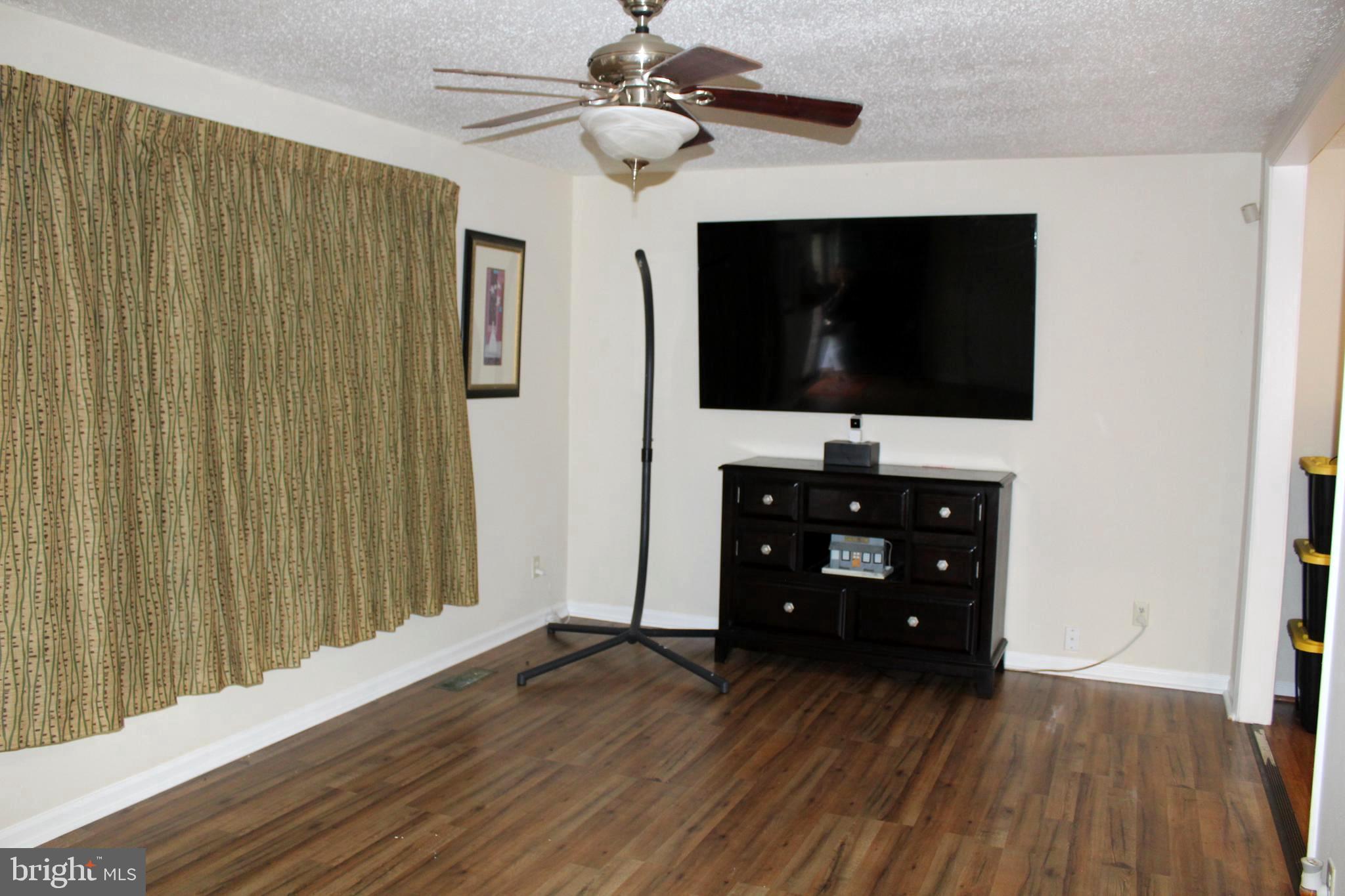 FORESTVILLE CENTER - Residential