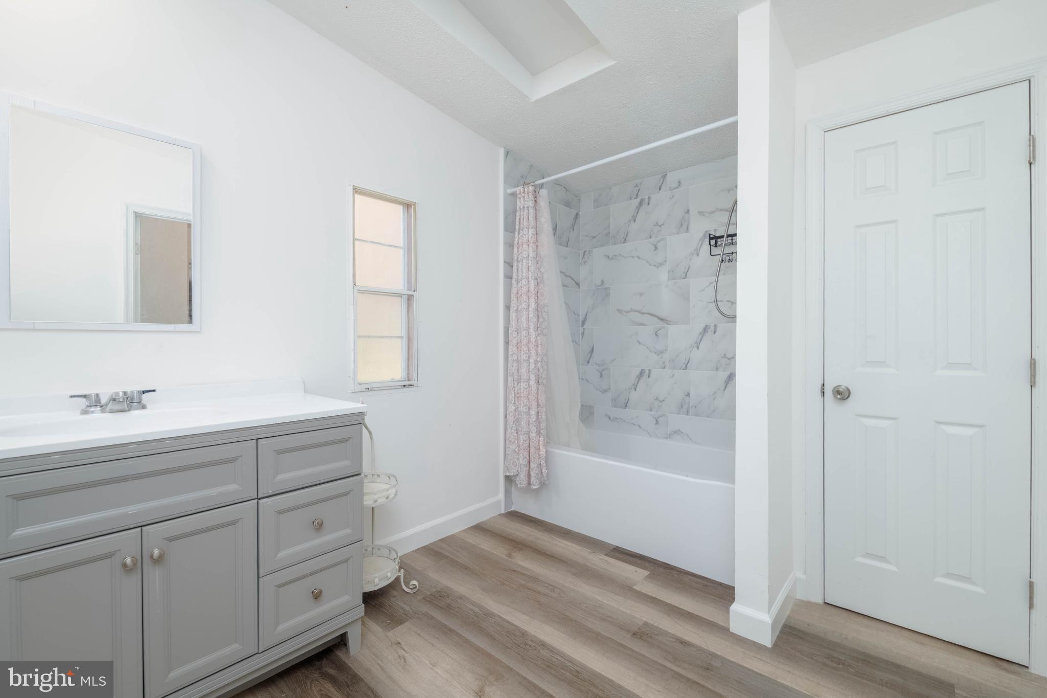 BUSH RIVER MANOR - Residential