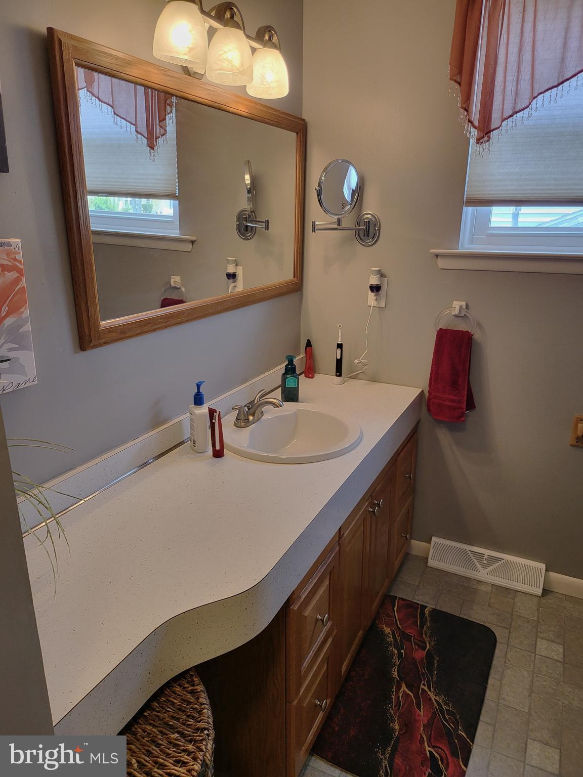 LORANE ORCHARD - Residential