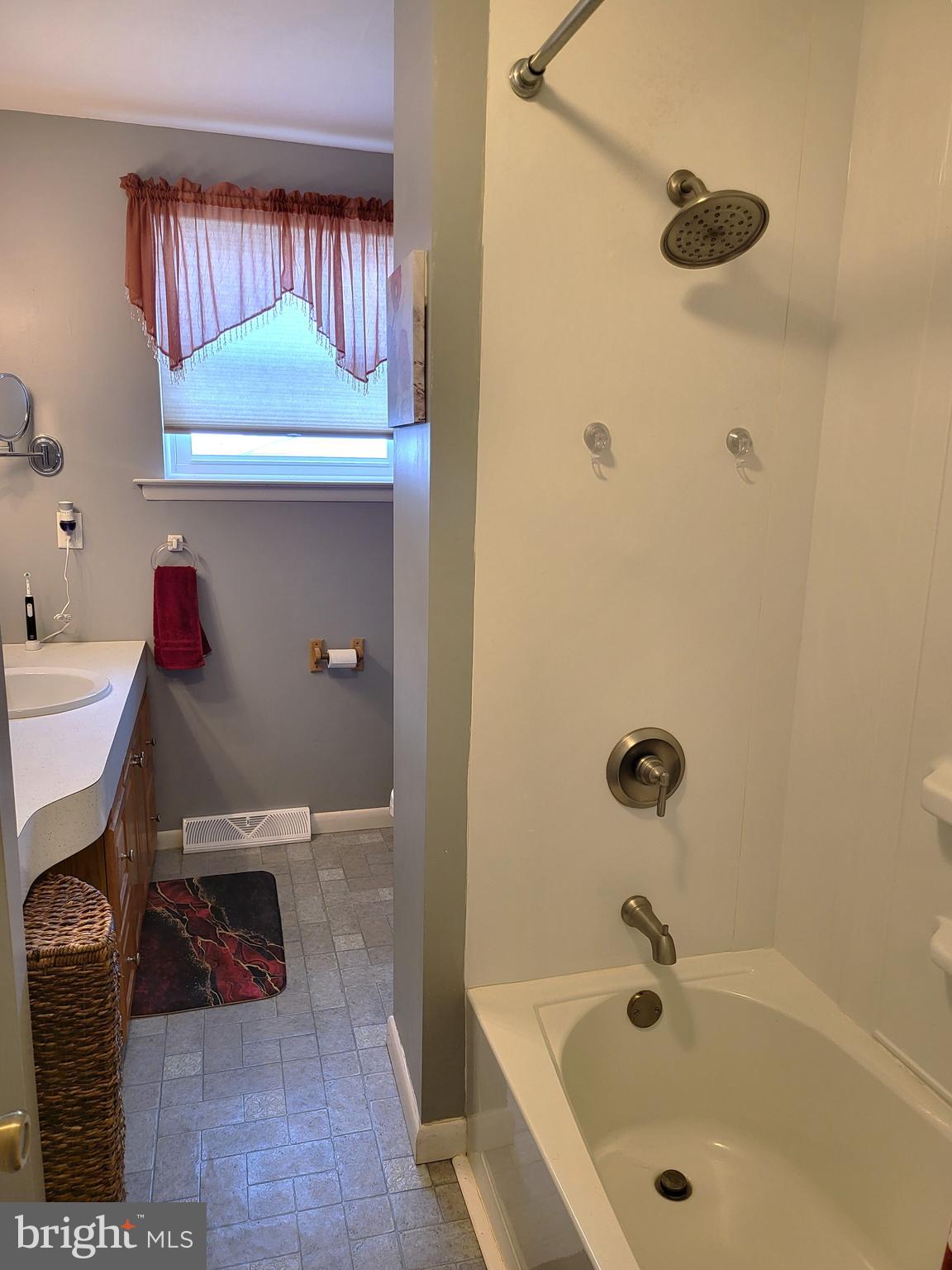 LORANE ORCHARD - Residential