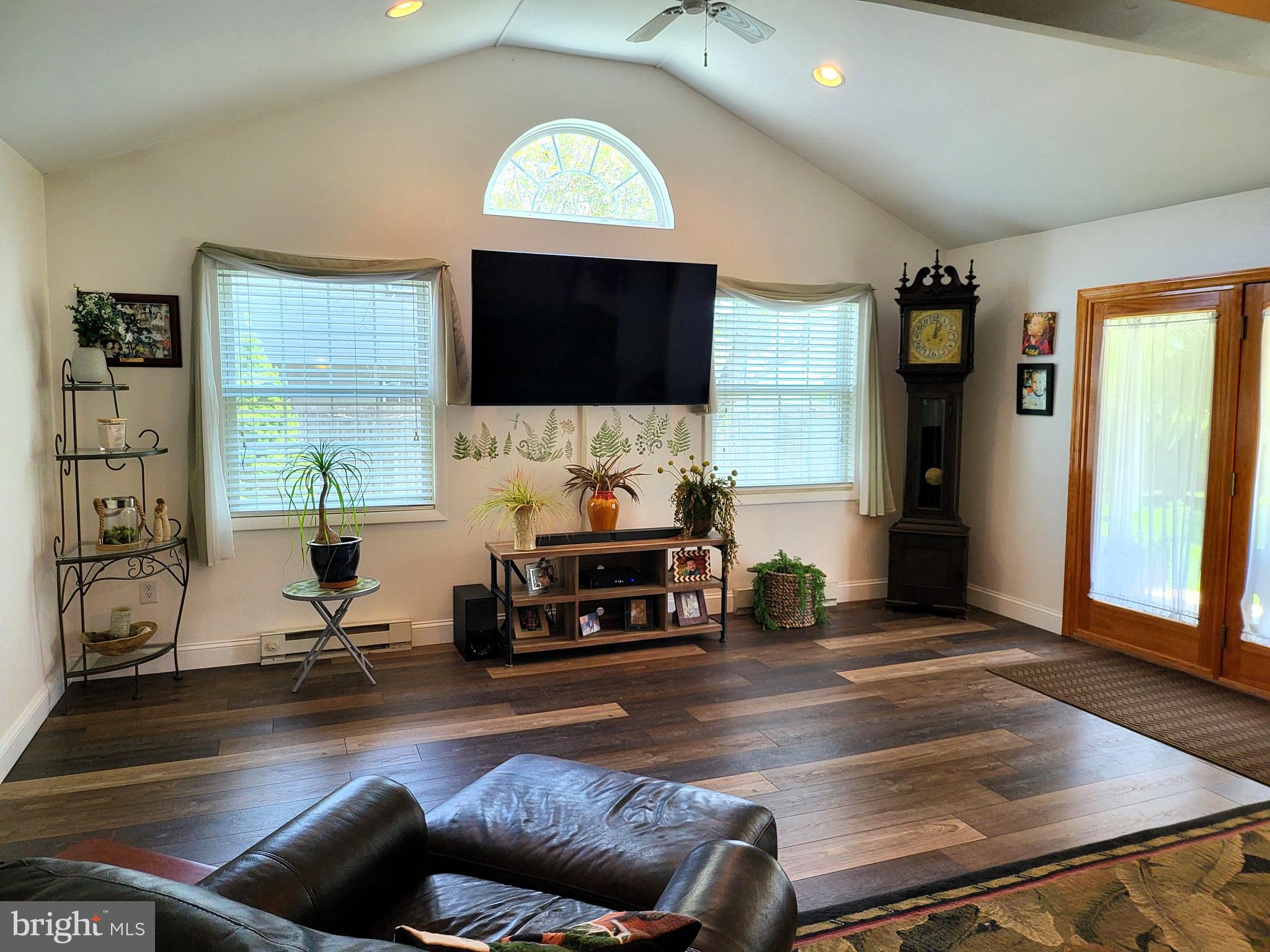 LORANE ORCHARD - Residential