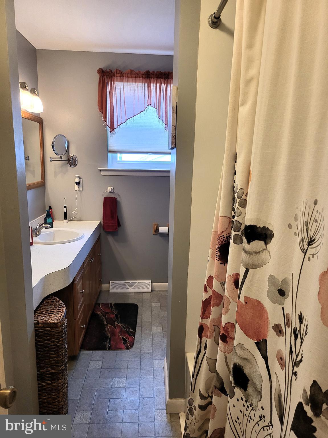 LORANE ORCHARD - Residential