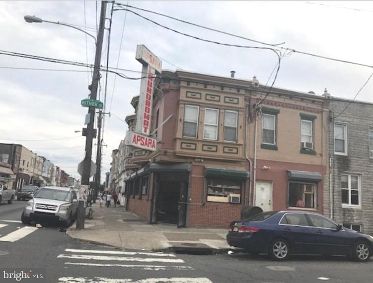 WHITMAN - Commercial Sale