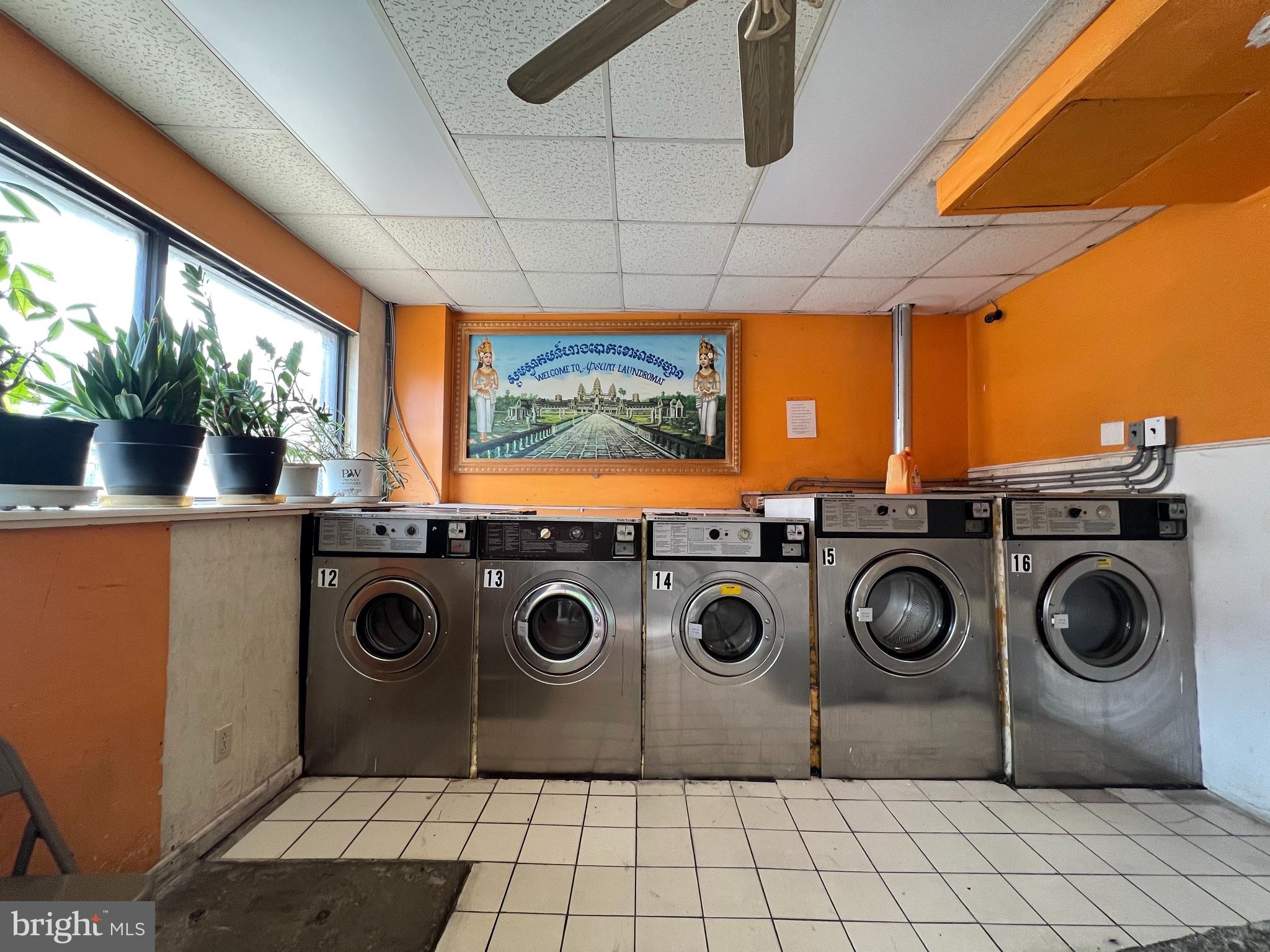 WHITMAN - Commercial Sale