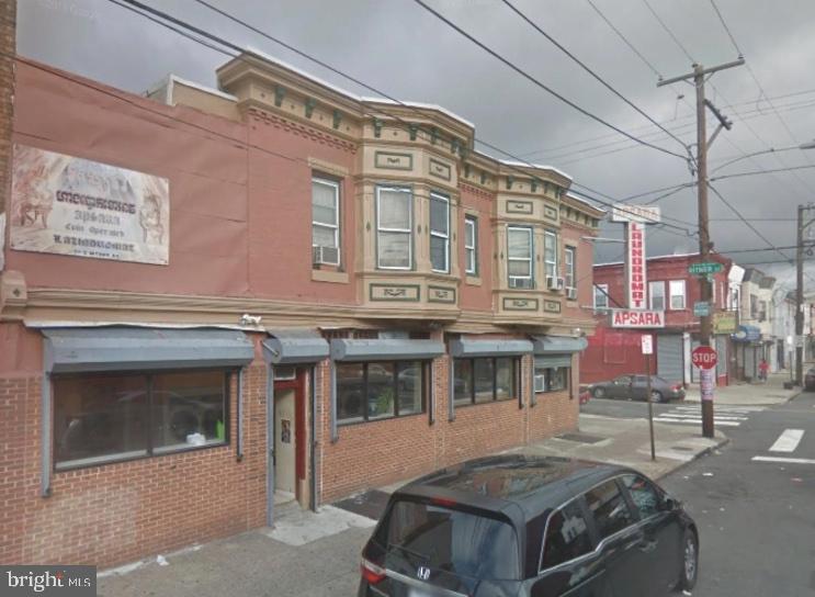 WHITMAN - Commercial Sale