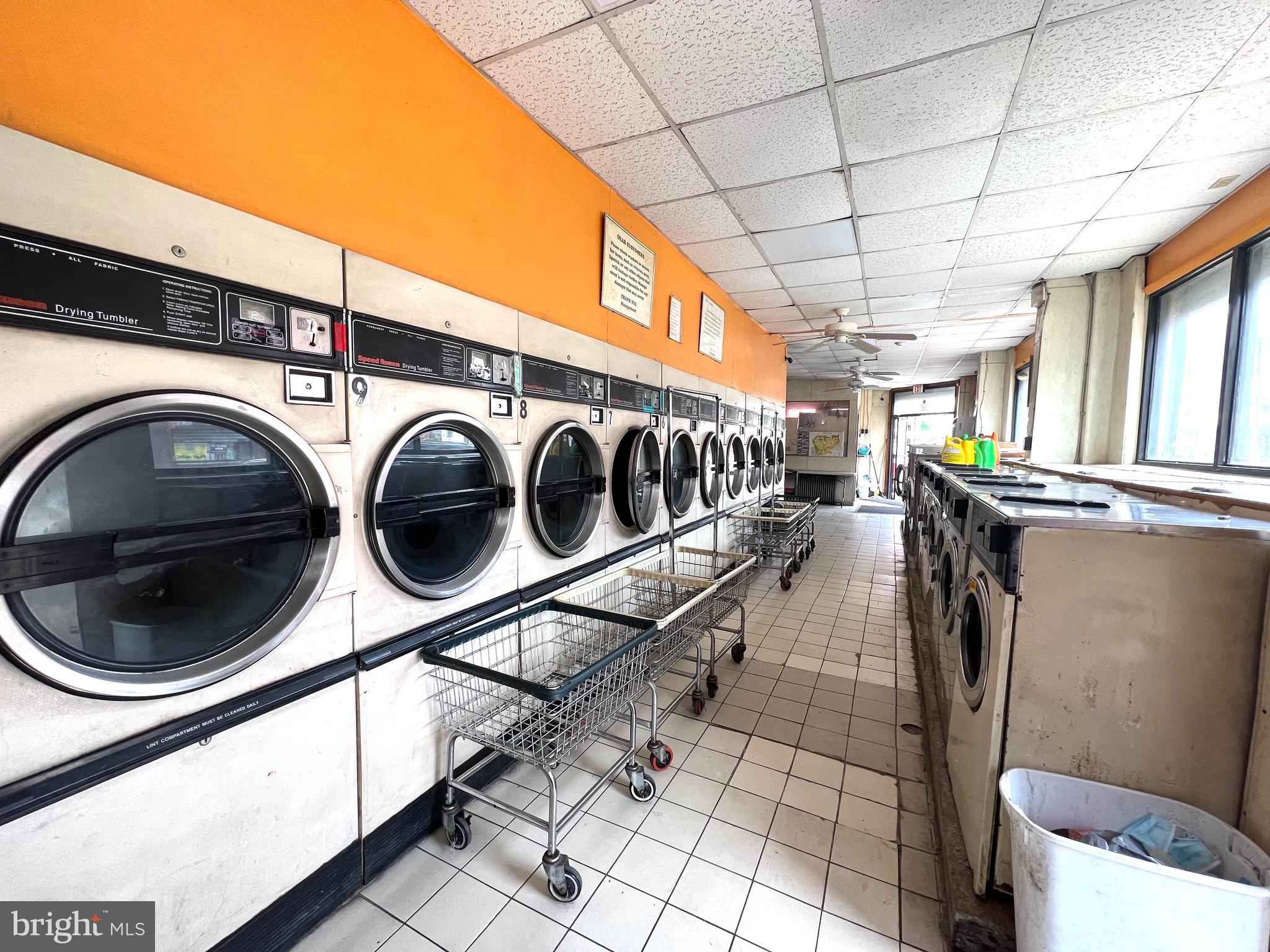 WHITMAN - Commercial Sale