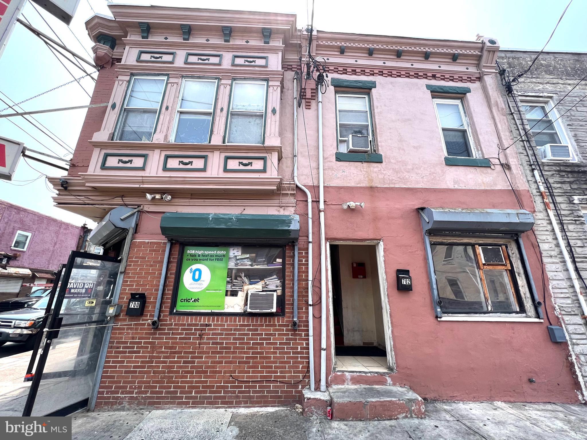 WHITMAN - Commercial Sale