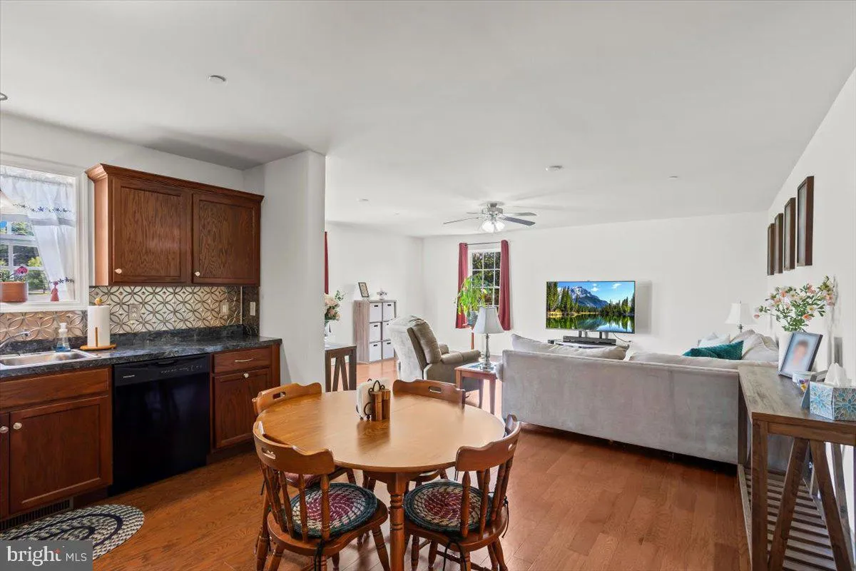 Palmyra, Pennsylvania 17078, United States, 3 Bedrooms Bedrooms, ,3 BathroomsBathrooms,Residential,Active,169734