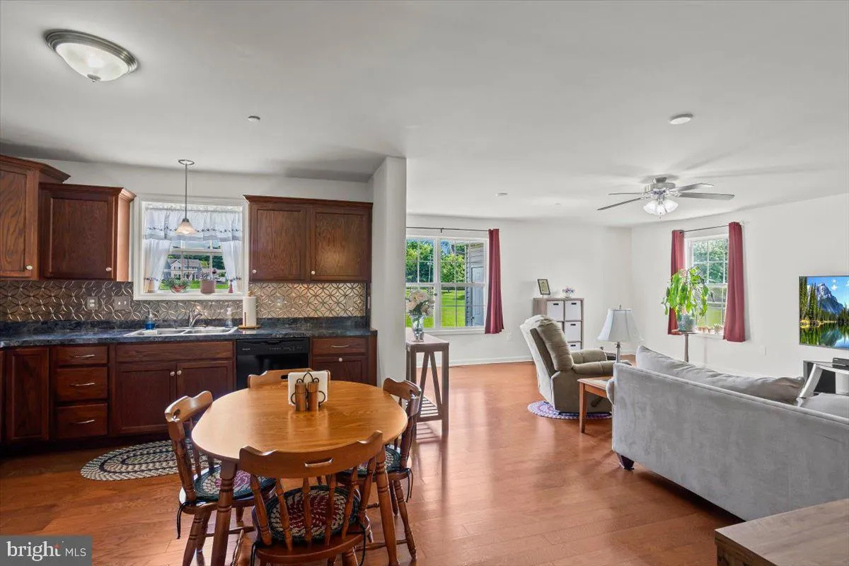 Palmyra, Pennsylvania 17078, United States, 3 Bedrooms Bedrooms, ,3 BathroomsBathrooms,Residential,Active,169734