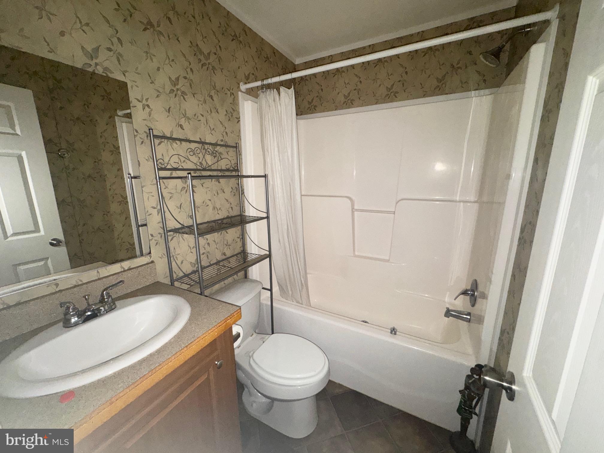 COLONIAL EAST MHP - Residential