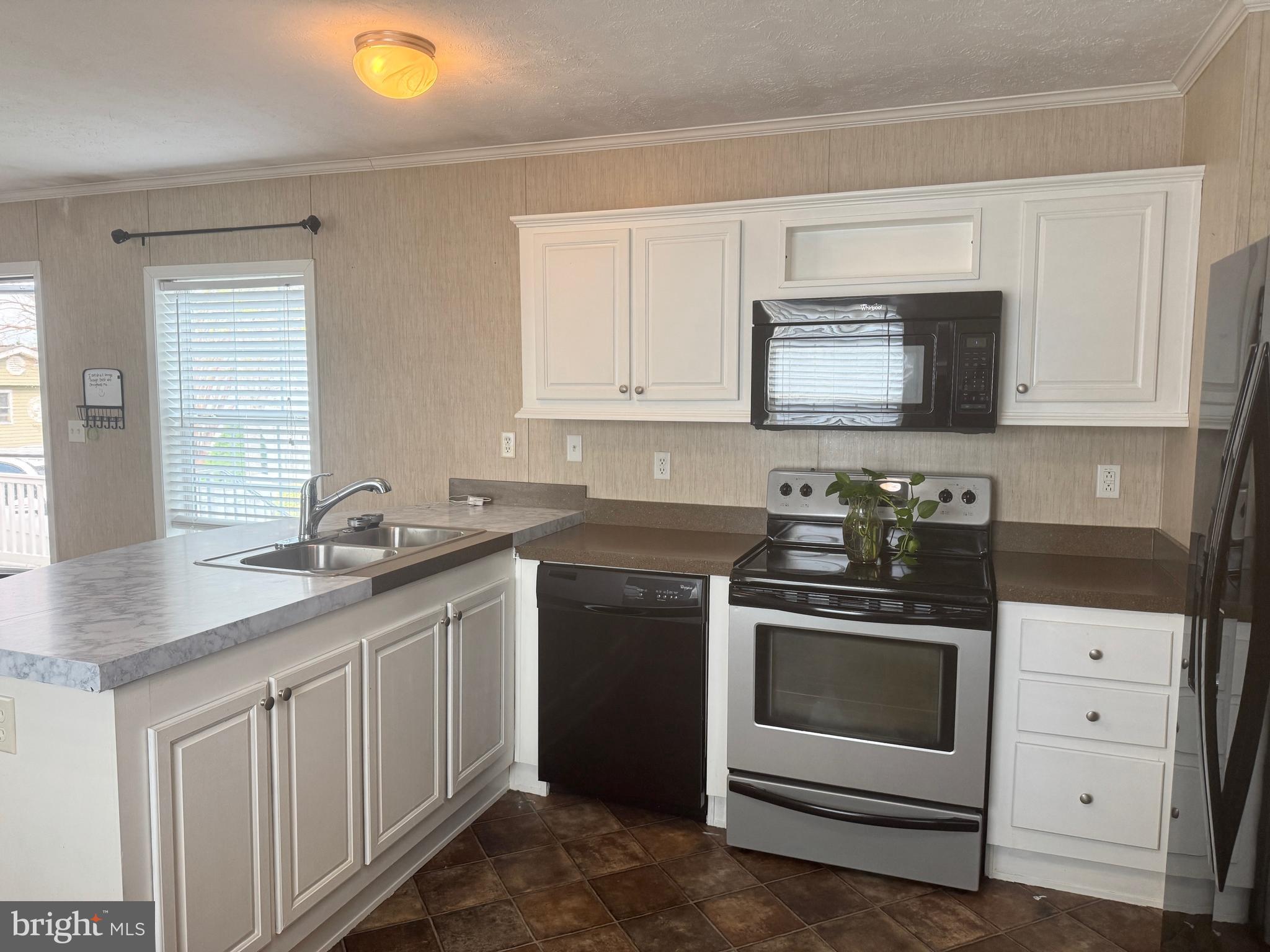 COLONIAL EAST MHP - Residential