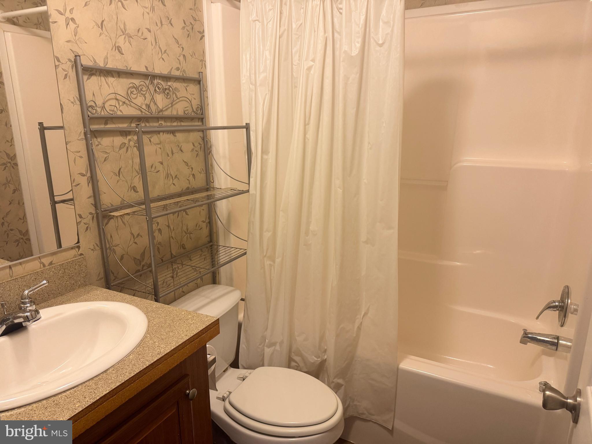 COLONIAL EAST MHP - Residential