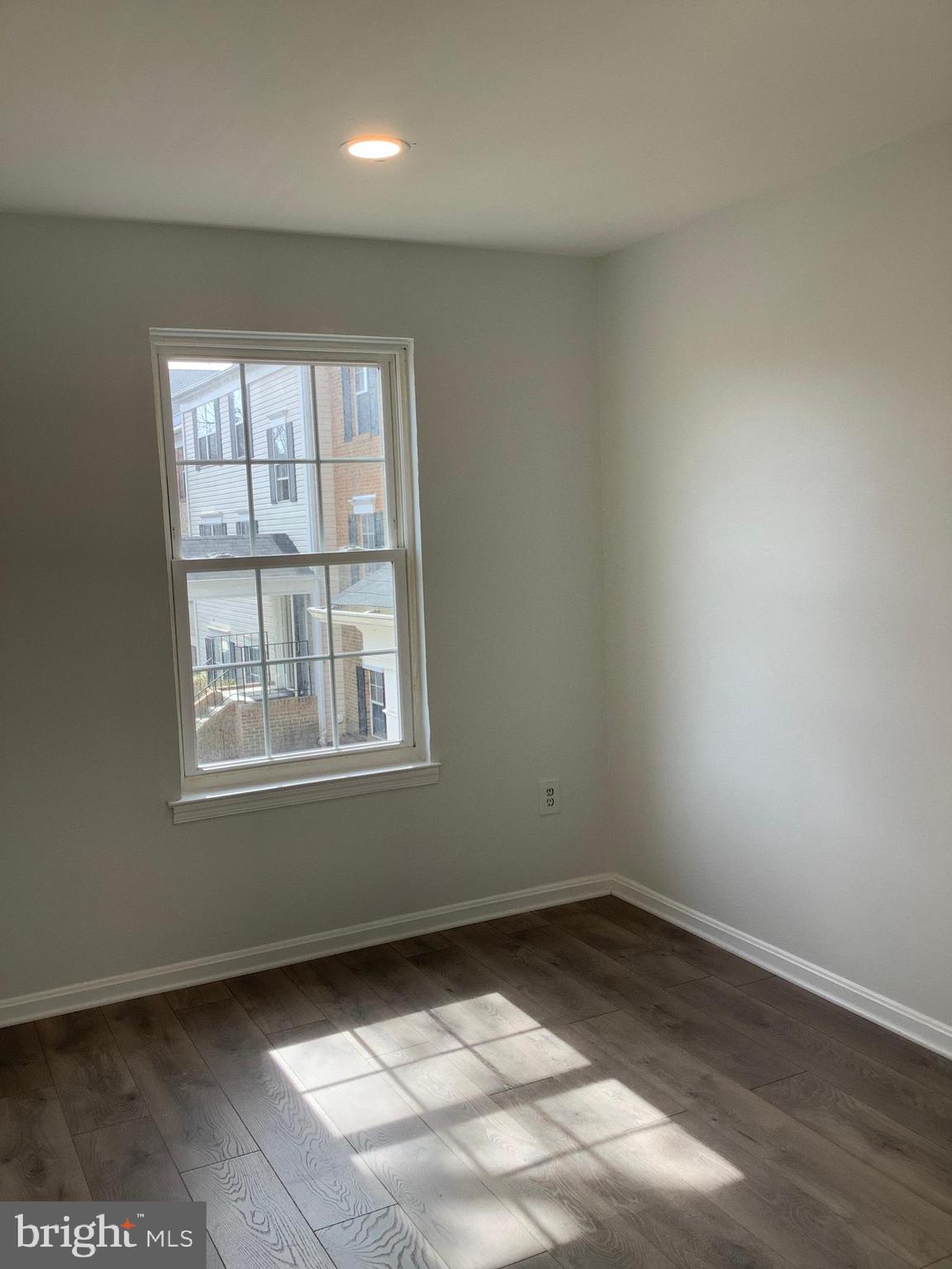 LONGMEAD CROSSING - Residential Lease