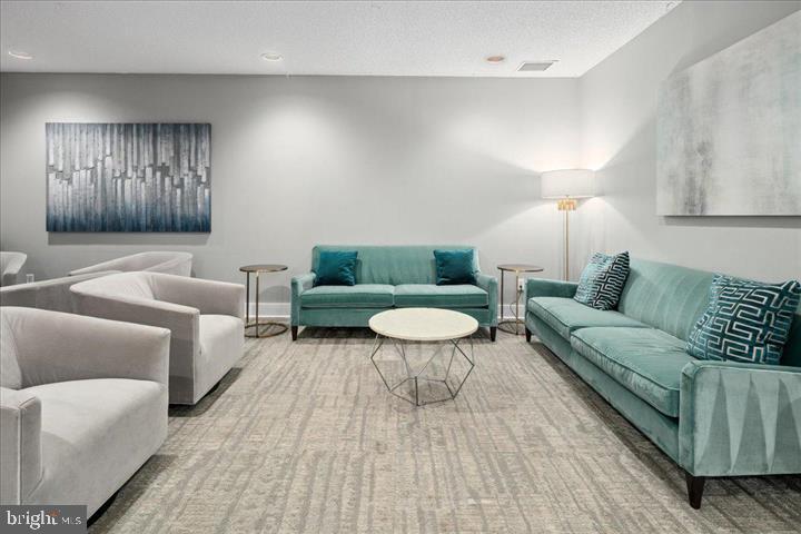 ALEXANDRIA KNOLLS - Residential