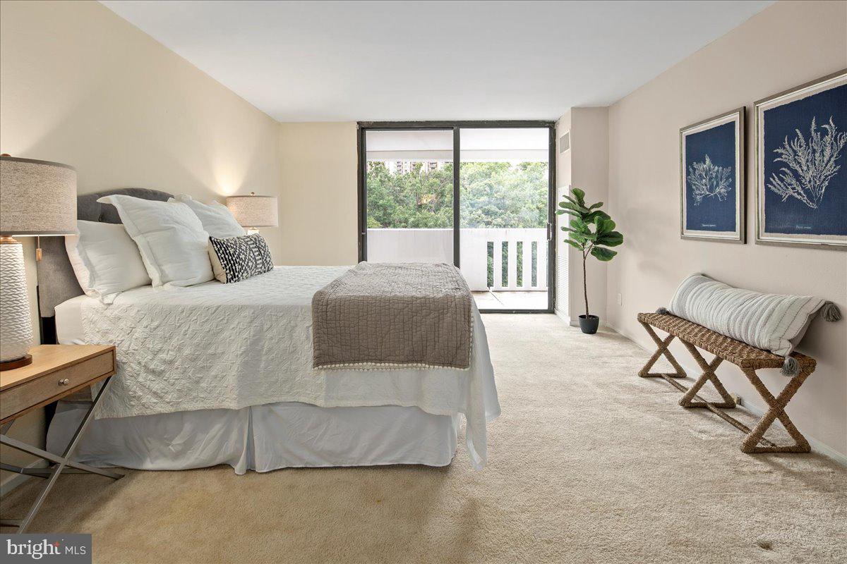 ALEXANDRIA KNOLLS - Residential