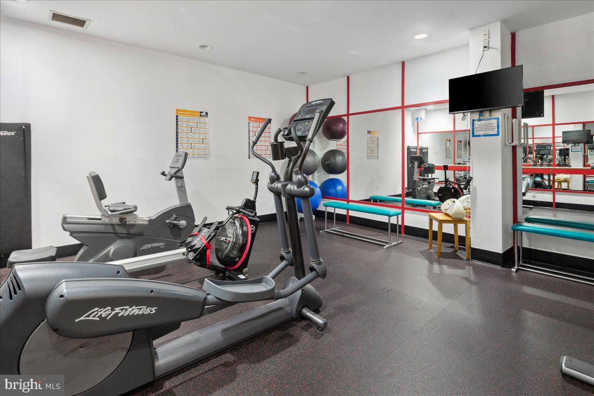 ALEXANDRIA KNOLLS - Residential